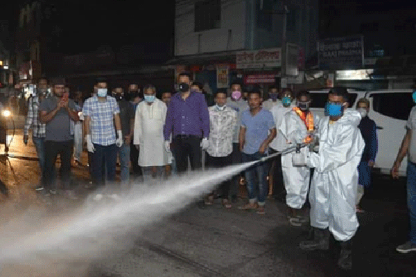 নগরীতে জীবানুনাশক ঔষধ স্প্রে করলো সিসিক