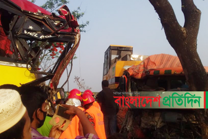 কুষ্টিয়ায় বাস-ট্রাকের মুখোমুখি সংঘর্ষে নিহত ২