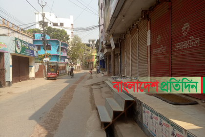 চাঁপাইনবাবগঞ্জে হোম কোয়ারেন্টাইনে ৮১২, দোকানপাট বন্ধ 