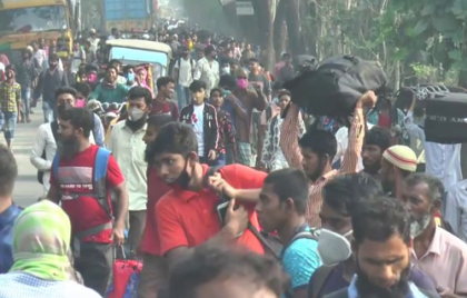 নিষেধাজ্ঞা উপেক্ষা করে ভোলায় ফিরছে হাজার হাজার মানুষ