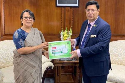 বাংলাদেশকে ৩০ হাজার মাস্ক ও ১৫ হাজার হেডকভার সহায়তা ভারতের 