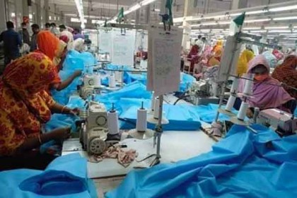 ১০ হাজার পিপিই নিয়ে স্বাস্থ্যকর্মীদের পাশে ইবির সাবেক শিক্ষার্থী