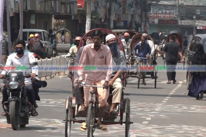 বরিশালে এখন রিক্সাই ভরসা