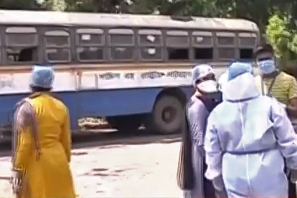 কাশছেন নারী যাত্রী, বাস নিয়ে সোজা হাসপাতালে চালক!