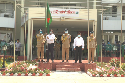 বরিশালে করোনা এড়াতে নিজ ঘরে অবস্থানের অনুরোধ