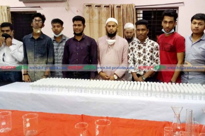 রাজাপুরে করোনা প্রতিরোধে হ্যান্ড স্যানিটাইজার তৈরি