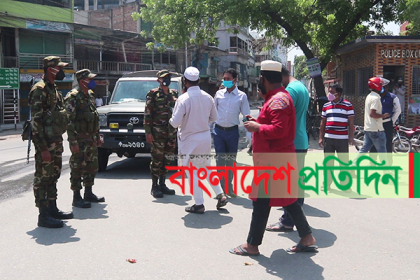 চুয়াডাঙ্গায় করোনা বিষয়ে সচেতনতায় সেনাবাহিনী