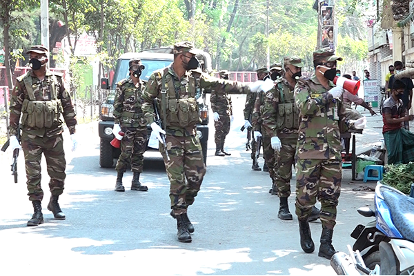 বরিশালে সেনাবাহিনীর জোড়ালো টহল, রাস্তাঘাট জনশূন্য 