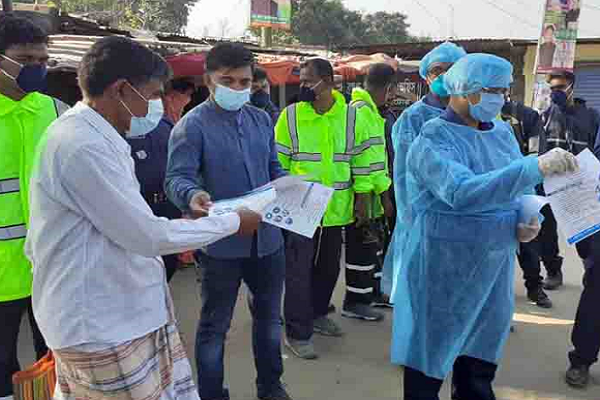 নলডাঙ্গায় দূরত্ব বজায় না রাখায় ৮ হাজার টাকা জরিমানা