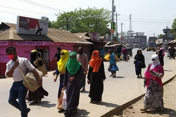 নেত্রকোনায় এখনও বাড়ি ফিরছে মানুষ