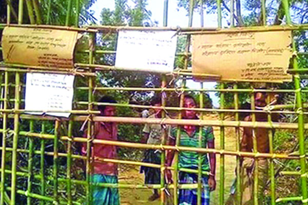 প্রাচীন প্রথায় ‘লকডাউনে’ বান্দরবানের ম্রো পাড়া