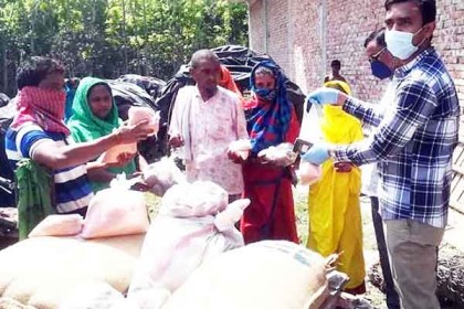 রাজবাড়ীতে বেদেদের মাঝে খাদ্য সহায়তা বিতরণ