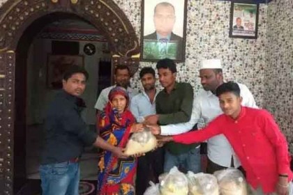 নড়িয়ায় হতদরিদ্রদের মা‌ঝে বিএন‌পির খাদ্য সামগ্রী বিতরণ