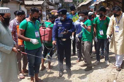 বাঞ্ছারামপুরে করোনা রোধে জীবাণুনাশক স্প্রে