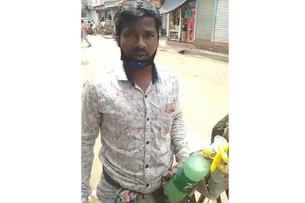 করোনা নিয়ে রিকশাচালকের অভিনব সচেতনতা ভাইরাল (ভিডিও)