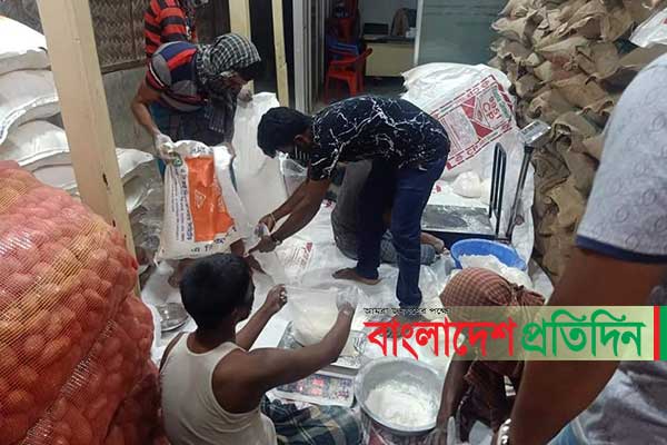 রায়পুরে বিভিন্ন সংগঠনের ত্রাণ বিতরণ