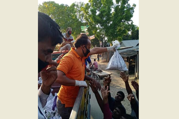 নাটোরে ৫ শতাধিক হতদরিদ্রদের মাঝে খাদ্যসামগ্রী বিতরণ