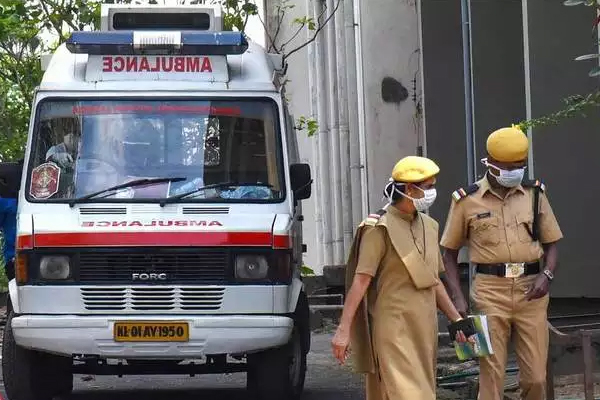 কোয়ারেন্টাইন থেকে পালিয়ে বৃদ্ধাকে কামড়ে হত্যা