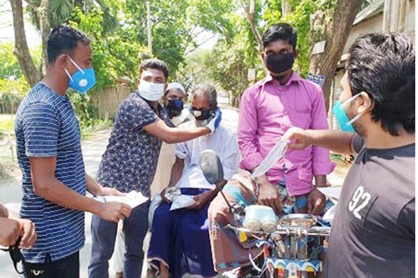ফরিদপুরে যুবলীগ নেতার অর্থ সহায়তা