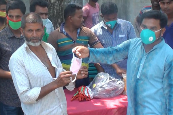 বাঁকায় করোনা প্রতিরোধে জীবাণুনাশক স্প্রে ও বিভিন্ন উপকরণ বিতরণ