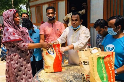 বাঞ্ছারামপুরে হতদরিদ্রদের মাঝে খাদ্য সামগ্রী বিতরণ