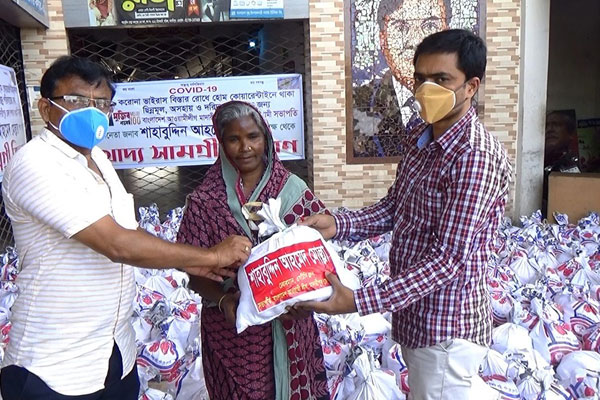 মাদারীপুরে ২ হাজার পরিবারকে খাদ্য সামগ্রী বিতরণ