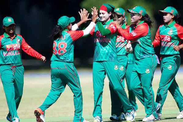 এবার নারী ক্রিকেটারদের পাশে দাঁড়াল বিসিবি