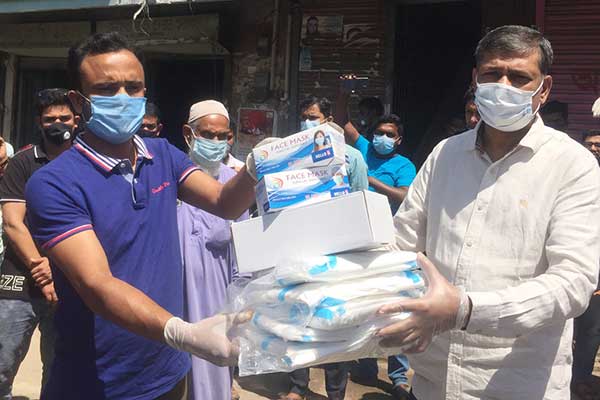 মাগুরায় করোনা প্রতিরোধে বিভিন্ন উপকরণ বিতরণ