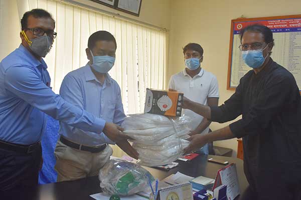 রাজবাড়ীতে চিকিৎসা উপকরণ বিতরণ