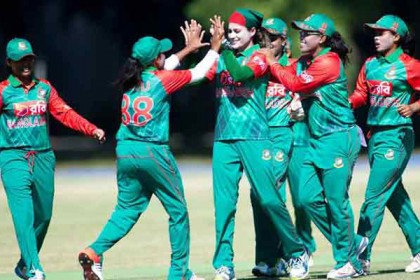এবার নারী ক্রিকেটারদের পাশে দাঁড়াল বিসিবি