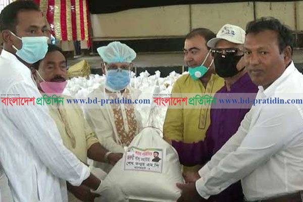 ৫৭০০ কর্মহীন পরিবারকে শেখ তন্ময়ের খাদ্য সহায়তা