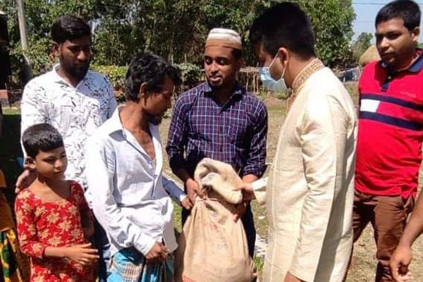 শ্রীপুরের শতাধিক ছিন্নমূল কর্মহীন অসহায় মানুষের পাশে ছাত্রলীগ
