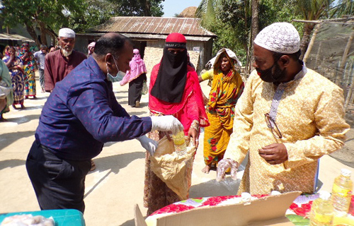 দরিদ্র জনগোষ্টির মাঝে খাদ্য সামগ্রী বিতরণ