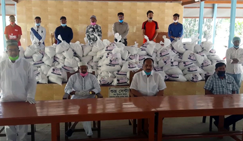 মানিকগঞ্জে দুস্থদের খাদ্য সহায়তা প্রদান  