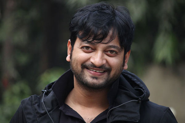 করোনায় অসচ্ছল ৫০০ পরিবারের পাশে সাইমন