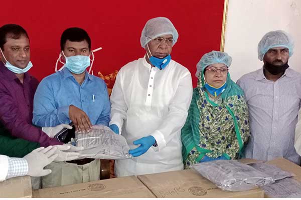 কলাপাড়ায় স্বাস্থ্যকর্মীদের মাঝে পিপিই বিতরণ