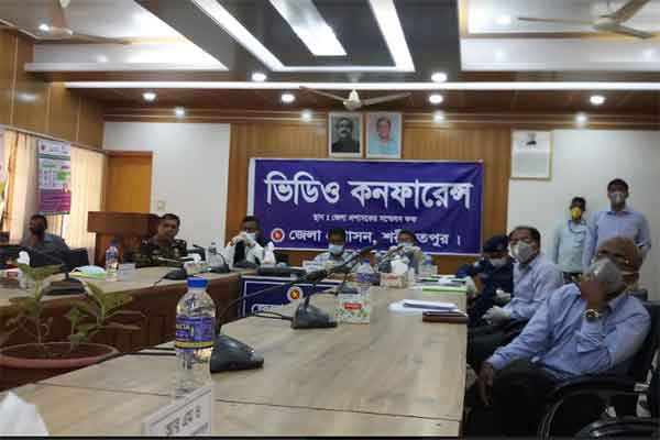 শরীয়তপুরে মন্ত্রী-এমপির ত্রাণ সমগ্রী বিতরণ 