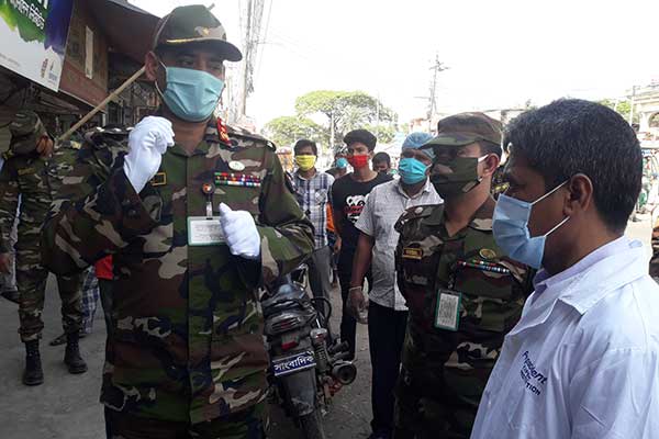 নোয়াখালীর বিভিন্ন স্থানে সেনাবাহিনীর সচেতনতামূলক কার্যক্রম