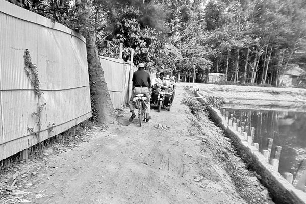 ঝুঁকিপূর্ণ সড়কে জনদুর্ভোগ