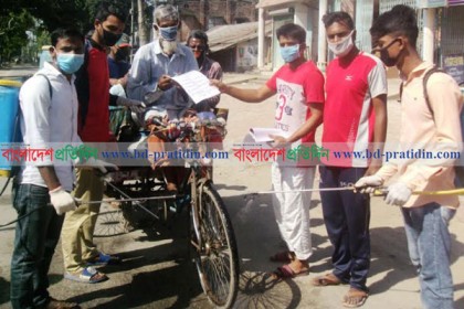 বগুড়ায় ছাত্রদলের জীবাণুনাশক স্প্রে ও লিফলেট বিতরণ