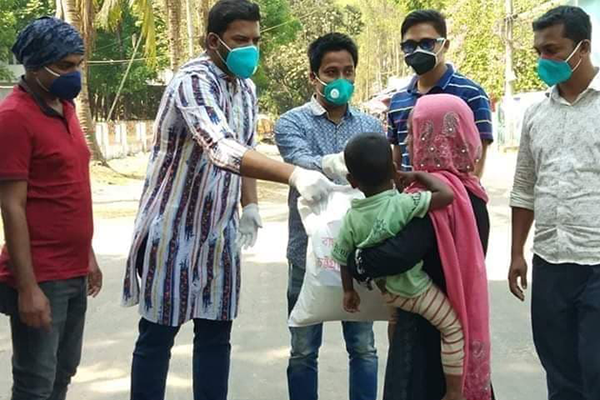 চবি ছাত্রলীগের উদ্যোগে আবারও ২৫ পরিবারকে ত্রাণসামগ্রী বিতরণ
