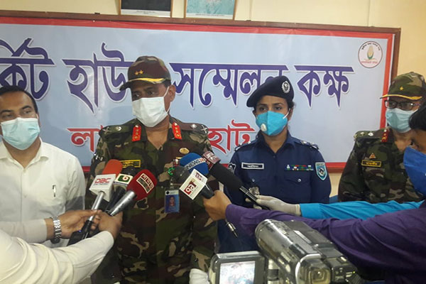 লালমনিরহাটে সেনাবাহিনীর ত্রাণ বিতরণ ও মতবিনিময় সভা