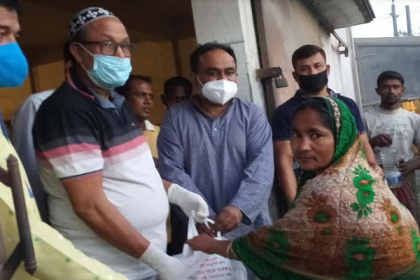 ঝিনাইদহে সাড়ে ১৫ হাজার কর্মবঞ্চিতদের মাঝে খাদ্যসামগ্রী বিতরণ