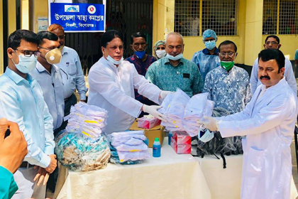 নিকলী হাসপাতালে পিপিই দিলেন আফজাল হোসেন এমপি