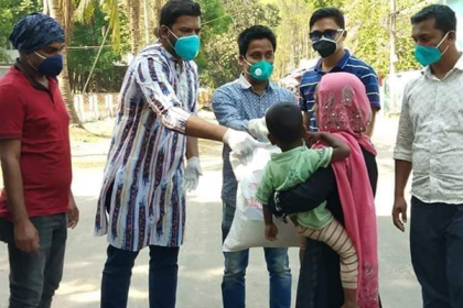 চবি ছাত্রলীগের উদ্যোগে আবারও ২৫ পরিবারকে ত্রাণসামগ্রী বিতরণ