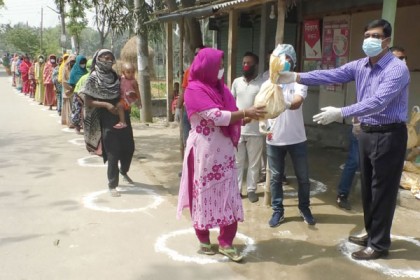 জামালপুরে বিভিন্ন প্রতিষ্ঠান ও সংগঠনের উদ্যোগে ত্রাণ বিতরণ