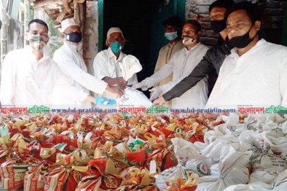 চট্টগ্রামে লোহাগাড়া ও সাতকানিয়া উপজেলায় খাদ্য সামগ্রী বিতরণ