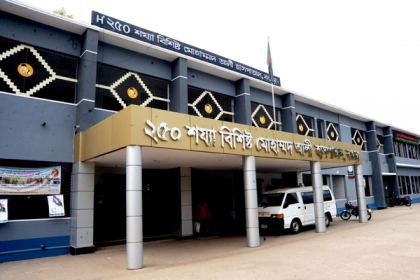 বগুড়ায় রোগী দেখছে না চিকিৎসকরা 