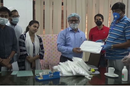 গোপালগঞ্জে চিকিৎসা সামগ্রী প্রদান

