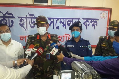 লালমনিরহাটে সেনাবাহিনীর ত্রাণ বিতরণ ও মতবিনিময় সভা